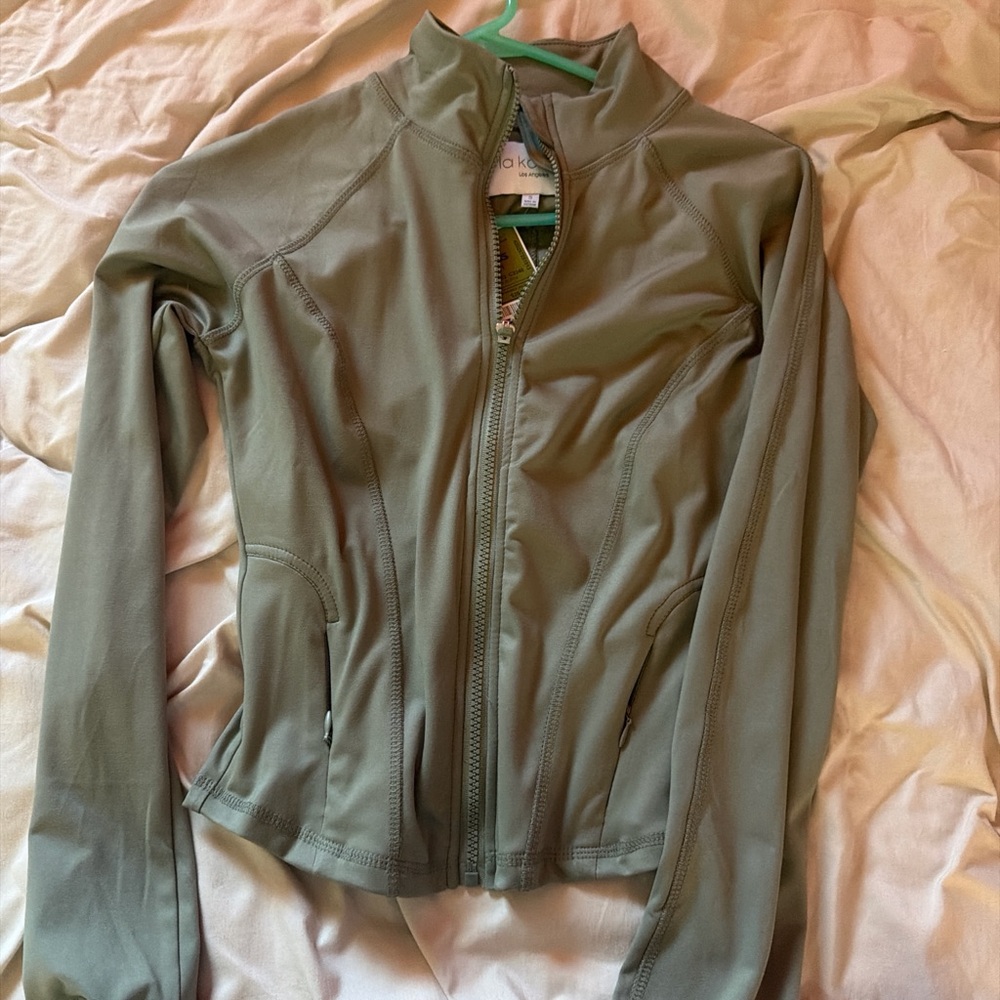 La Kaiser Olive Green Short-Sleeve Active Zip Jacket